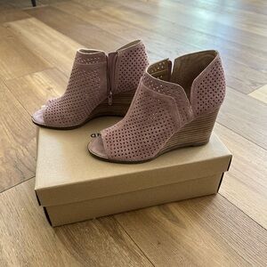 Lucky Brand Blush Sandals